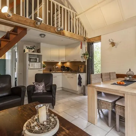 Rustig Gelegen Woning In Het Nr 140 *