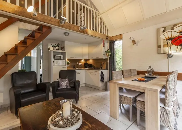 Rustig Gelegen Woning In Het Nr 140 *